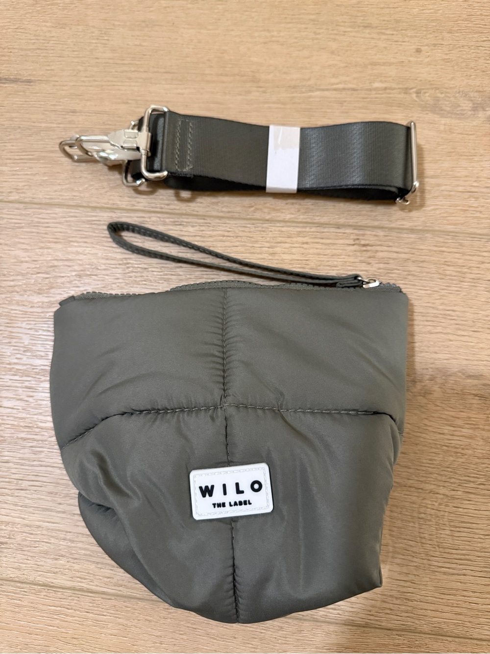 NWT Wilo the Label Sage Green Quilted Travel Bag - Picture 6 of 9